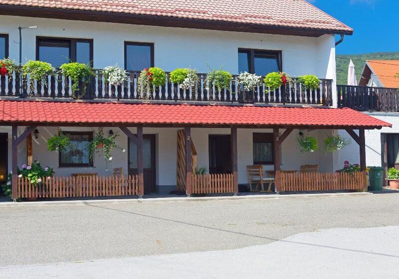 בית מלון כפרי Apartments Lake Plitvice