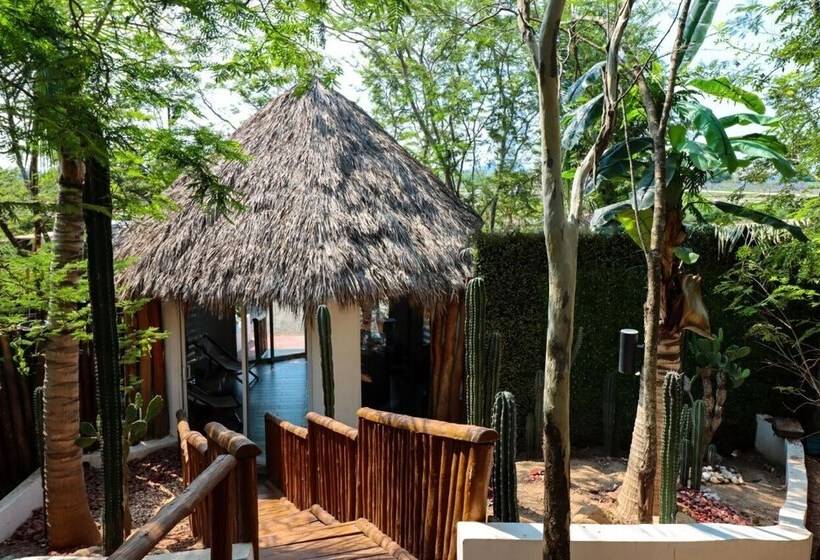 Отель Palm Valley Cabins