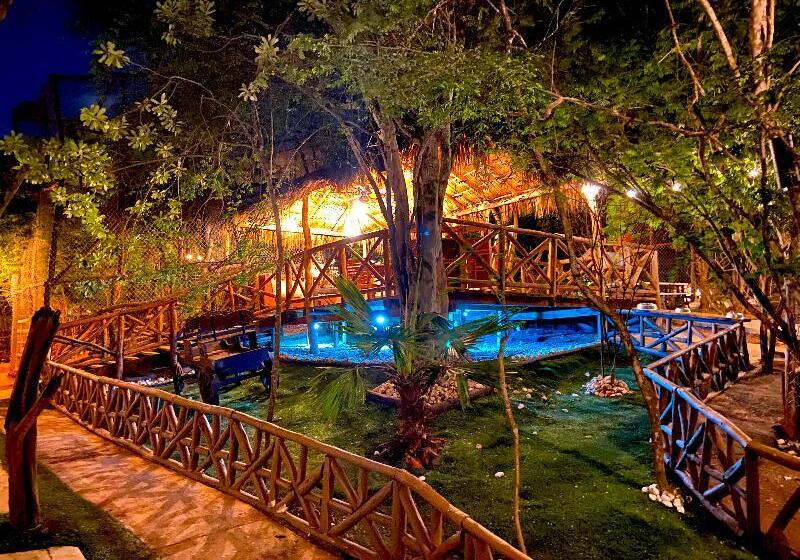 Отель Palm Valley Cabins