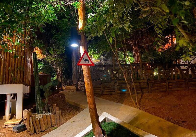 Отель Palm Valley Cabins