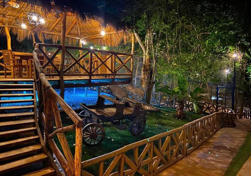 Отель Palm Valley Cabins