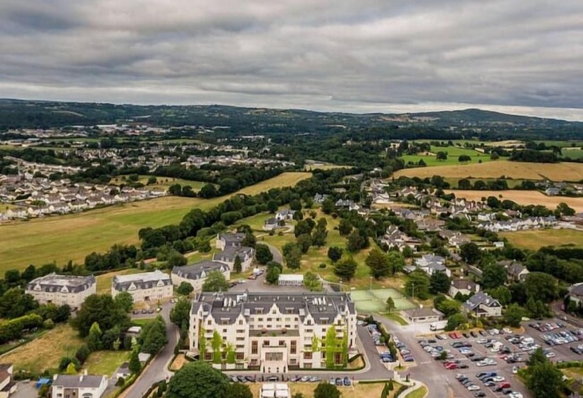 בית מלון כפרי The Flesk River Apartments