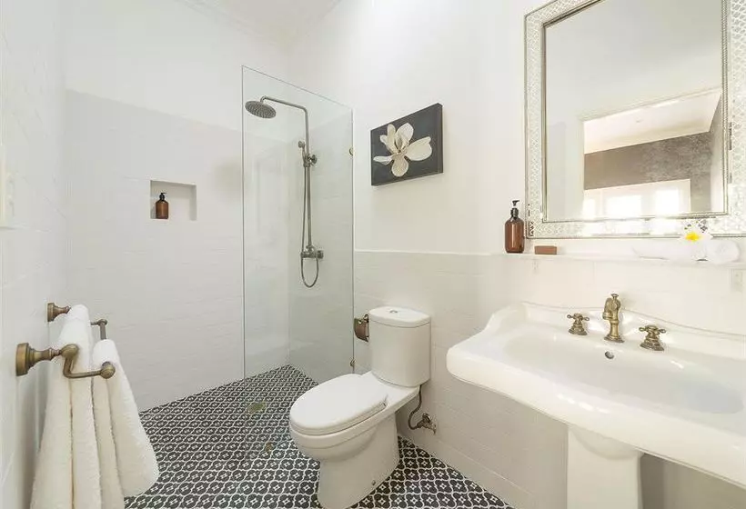 تختخواب و صبحانه Abelia House