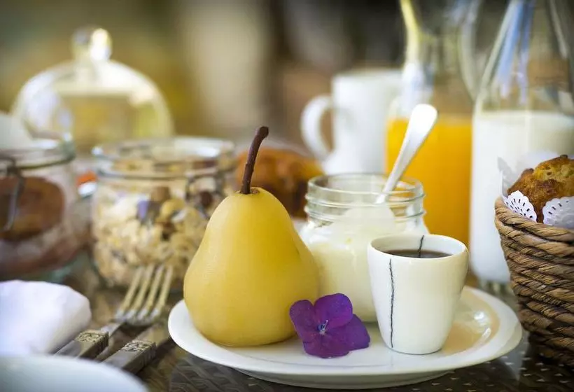 تختخواب و صبحانه Abelia House