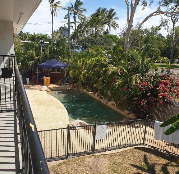 ユースホステル Cstay