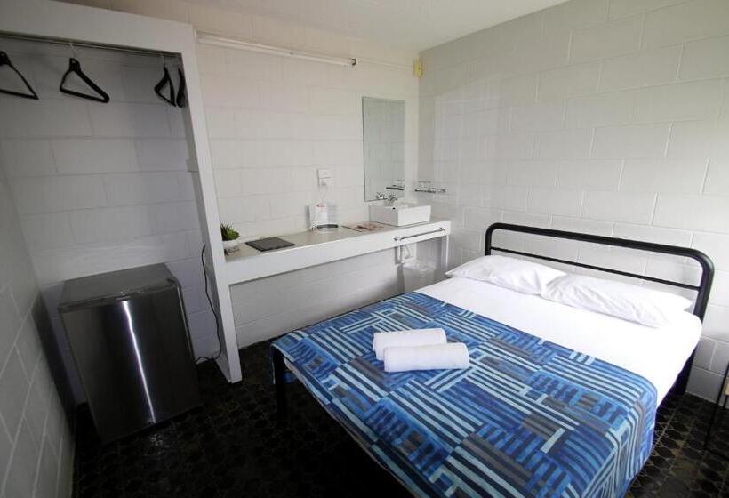 ユースホステル Cstay