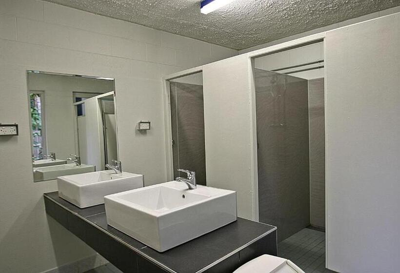 ユースホステル Cstay