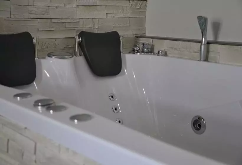 בית מלון כפרי Imperial Suite