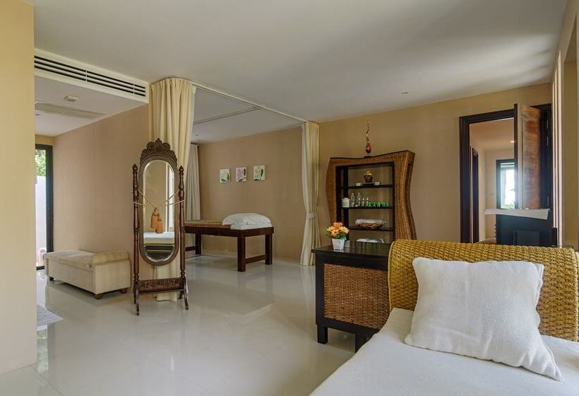 Отель Ocean Breeze Residence