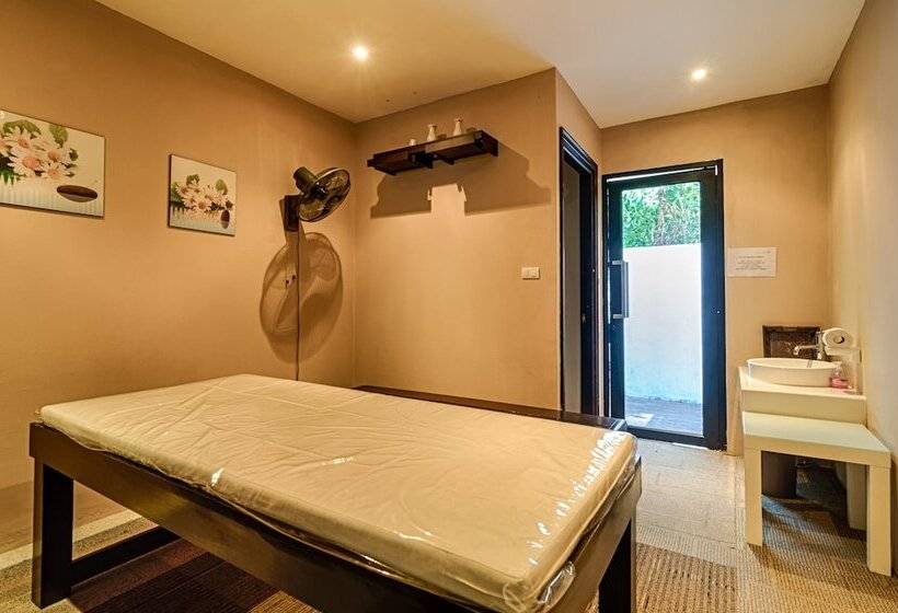 Отель Ocean Breeze Residence