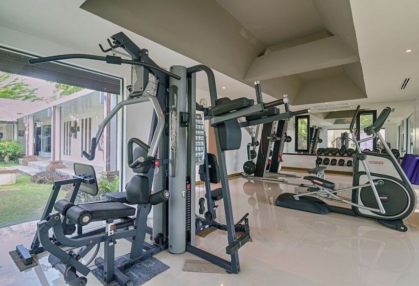 Отель Ocean Breeze Residence