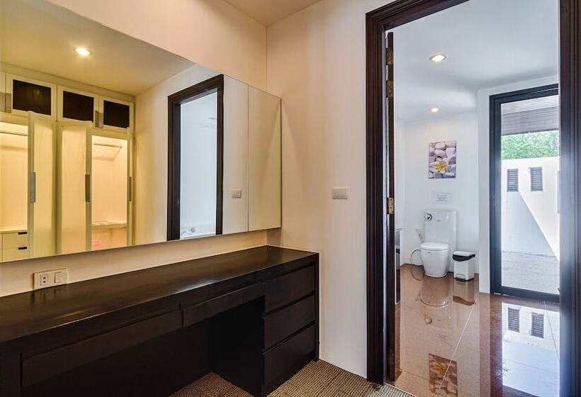 Отель Ocean Breeze Residence