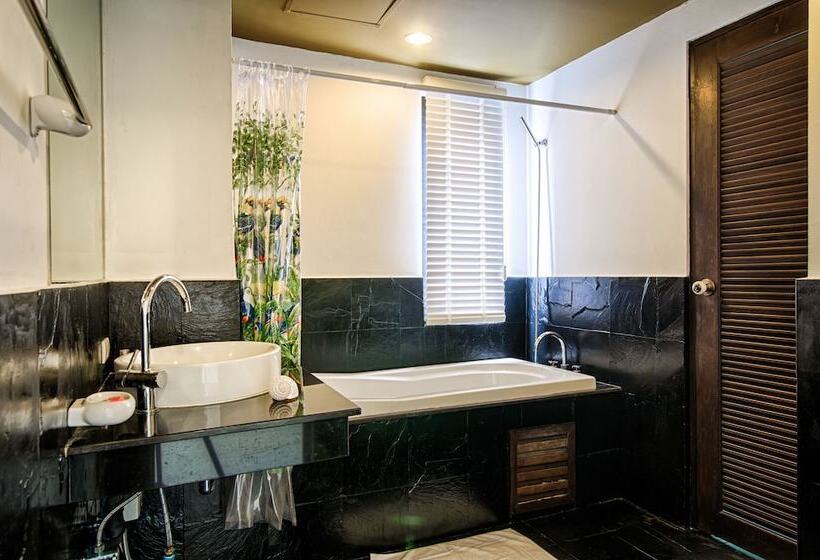 Отель Ocean Breeze Residence