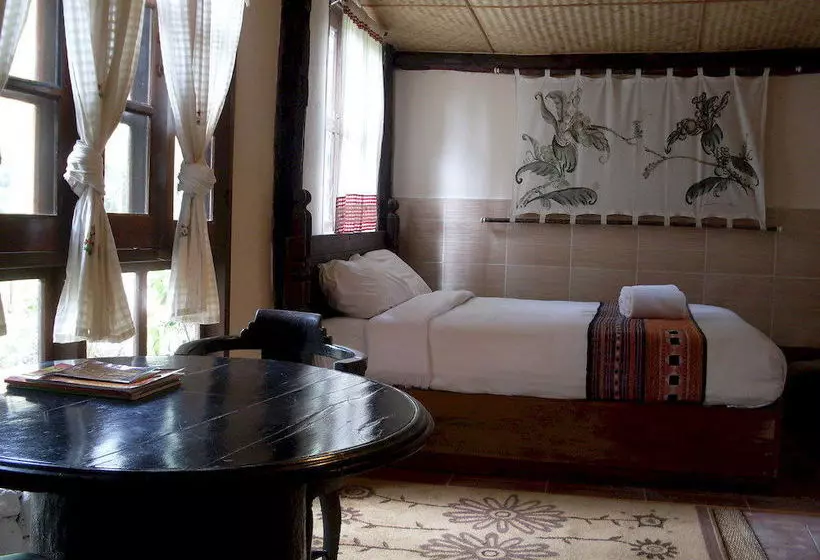 Hotel Tharnthong Lodges