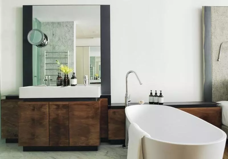 The Old Clare Hotel, Independent Collection By Evt