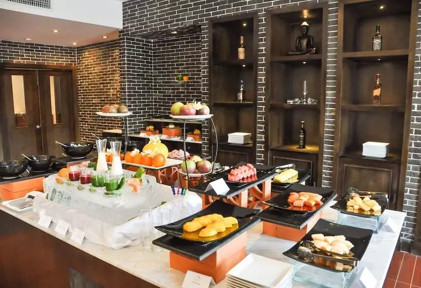 Отель The Privilege Floor By Lotus Blanc