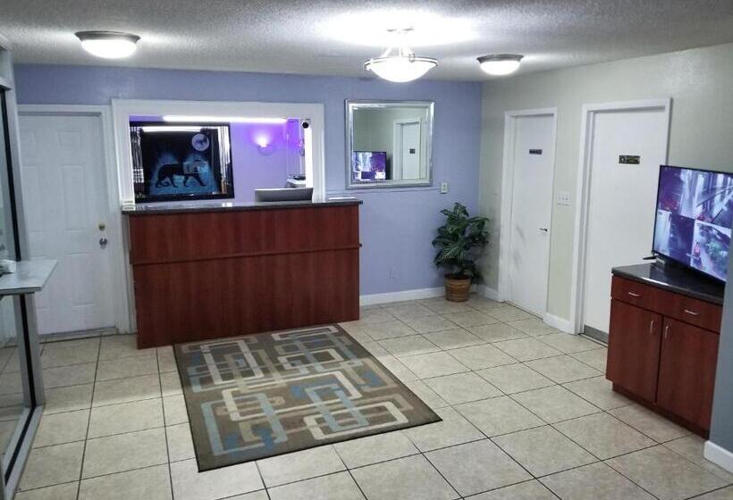 فندق على الطريق Econo Inn