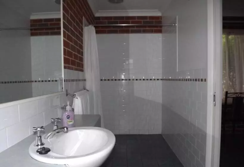 汽车旅馆 Poachers Paradise