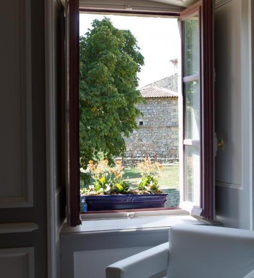 بنسيون Château Du Besset