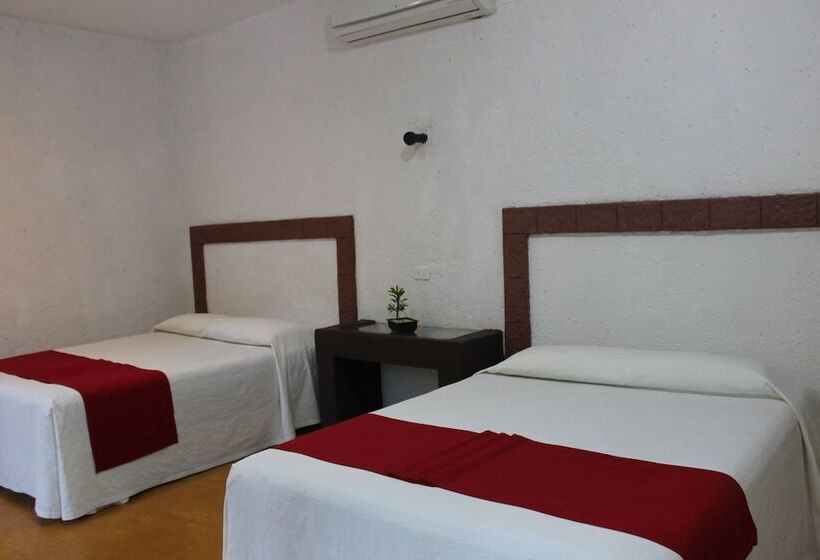 Real Mayab Hotel & Bungalows