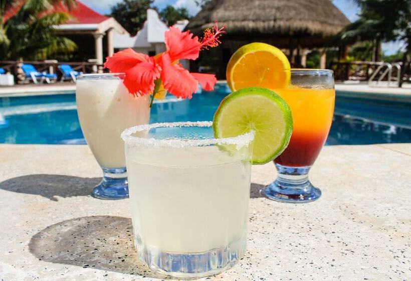 Real Mayab Hotel & Bungalows