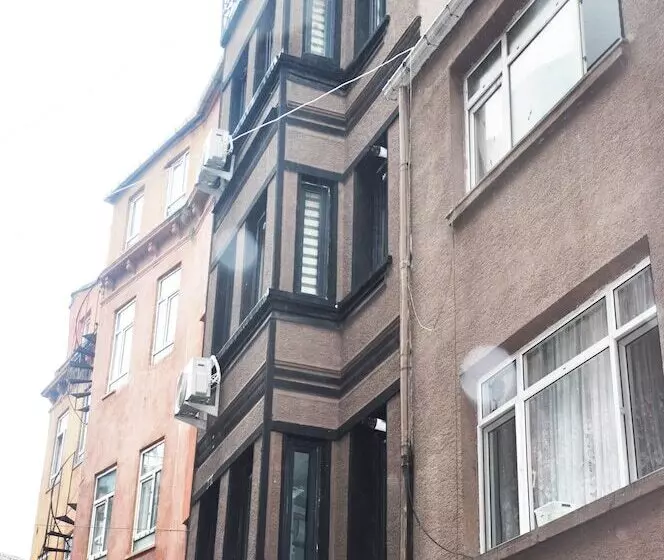 The Queen S Istanbul
