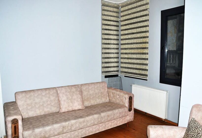 The Queen S Istanbul