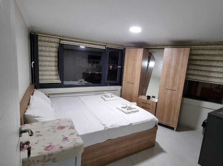 The Queen S Istanbul