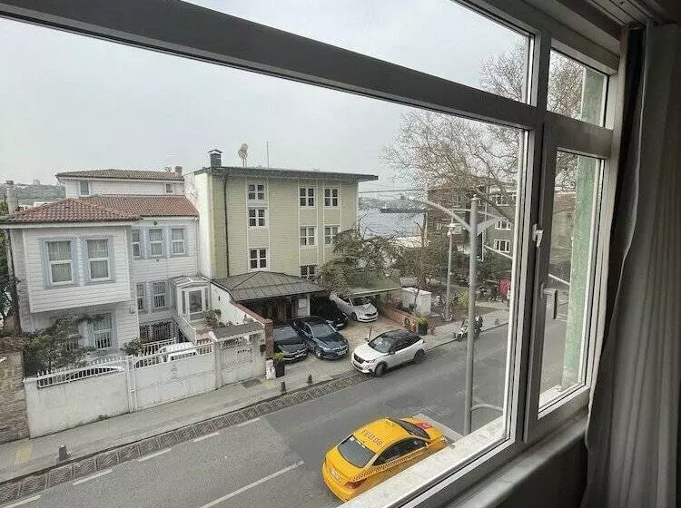 Kuzguncuk Bosphorus