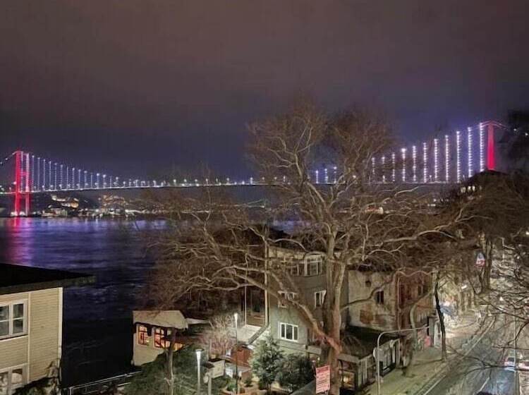 Kuzguncuk Bosphorus