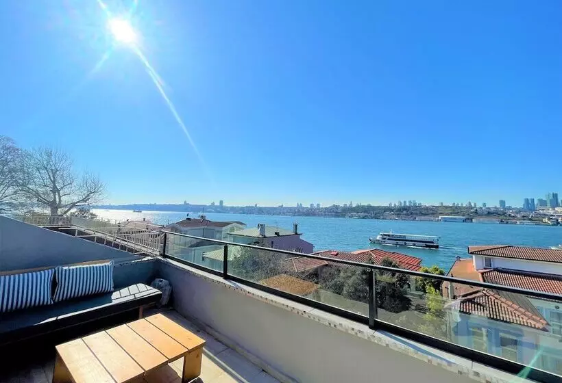 Kuzguncuk Bosphorus