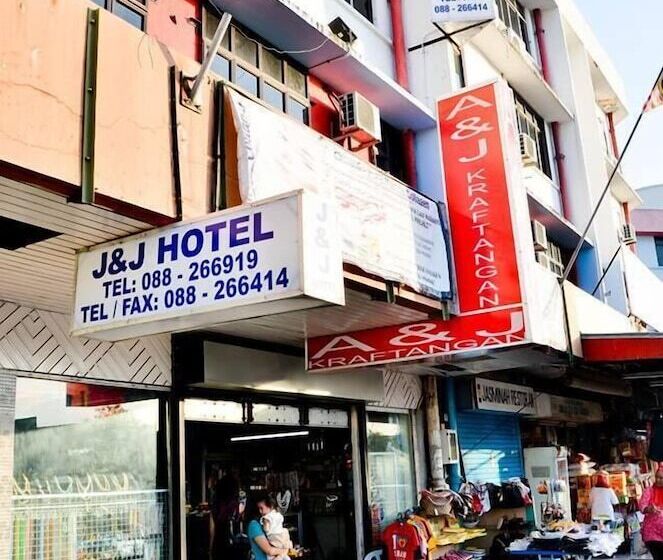 Hotel J & J