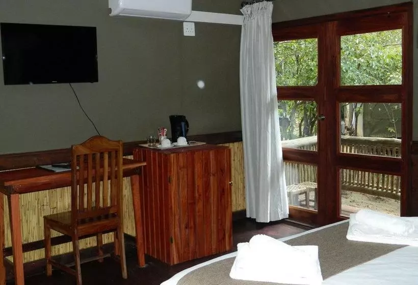 هتل Kwalape Safari Lodge