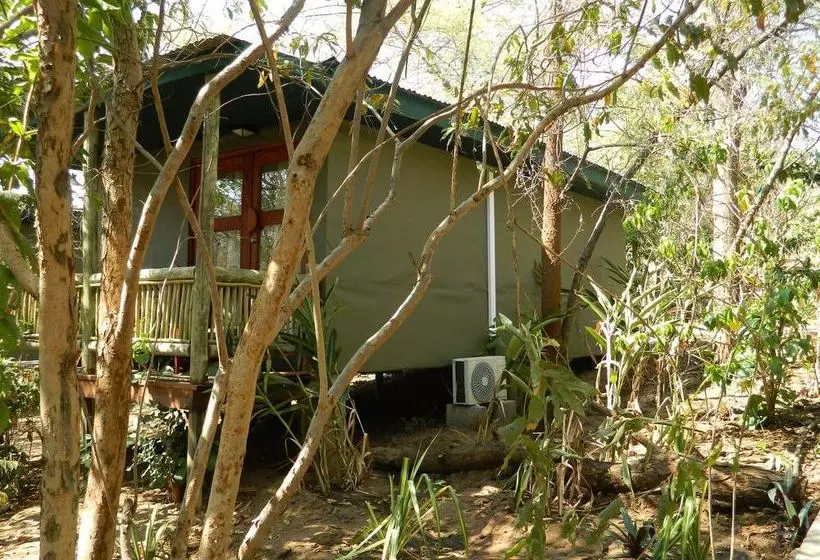 هتل Kwalape Safari Lodge