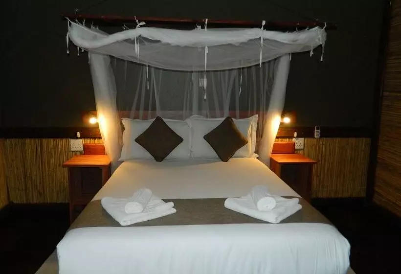 هتل Kwalape Safari Lodge