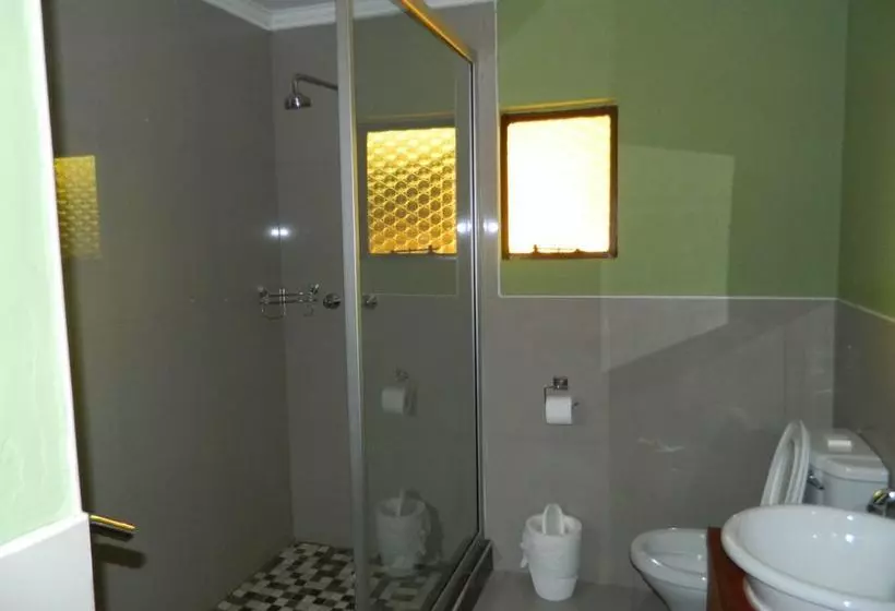 هتل Kwalape Safari Lodge