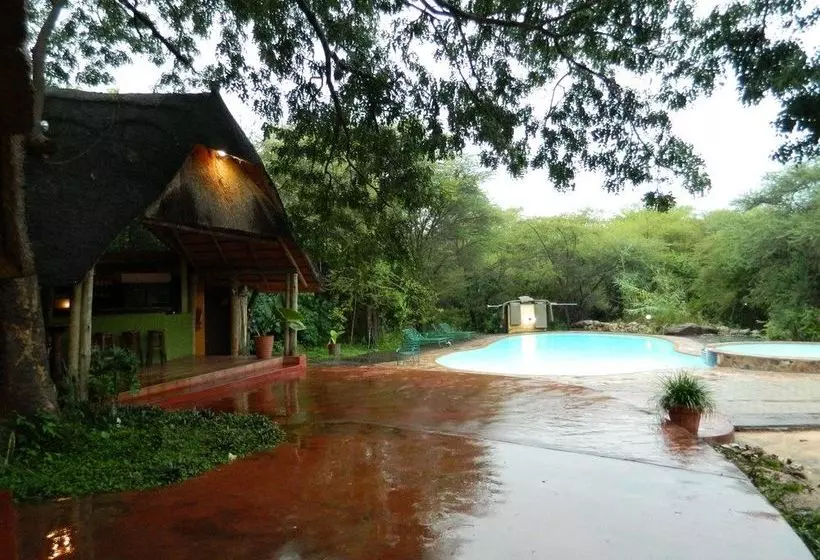 هتل Kwalape Safari Lodge