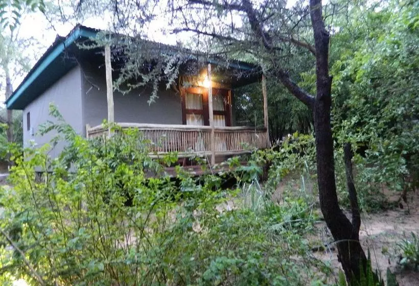 هتل Kwalape Safari Lodge