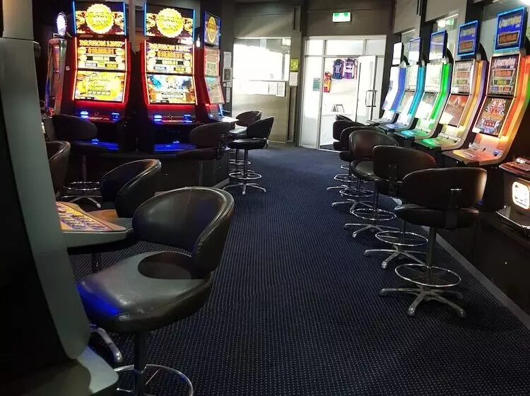 Oonoonba Hotel Motel