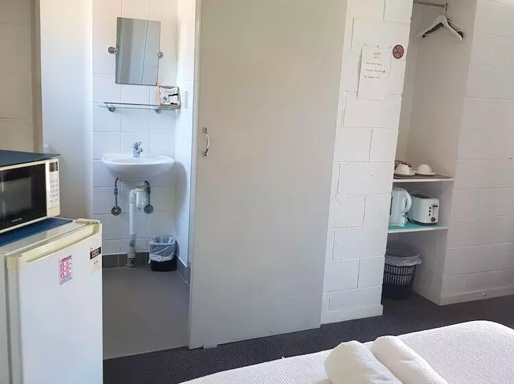 Oonoonba Hotel Motel