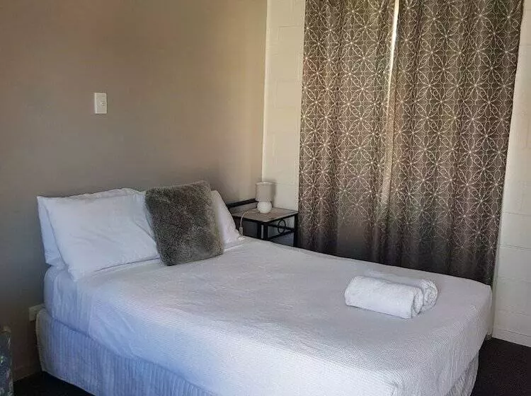Oonoonba Hotel Motel