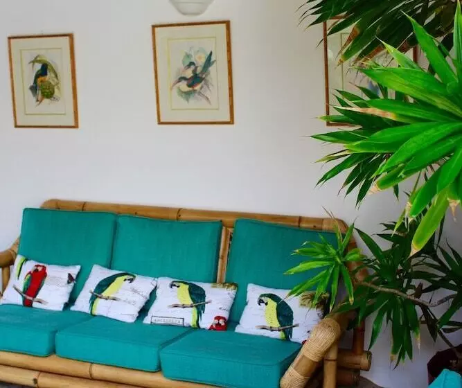 پانسیون Chantauvent Guesthouse