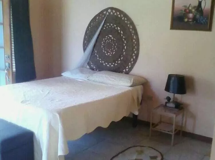 پانسیون Dolphin Bay Yoga Guest House