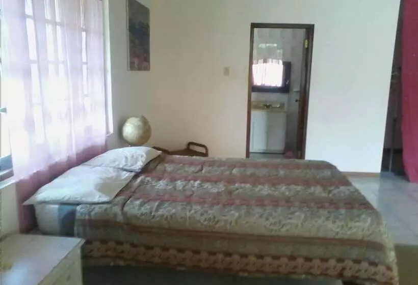 پانسیون Dolphin Bay Yoga Guest House