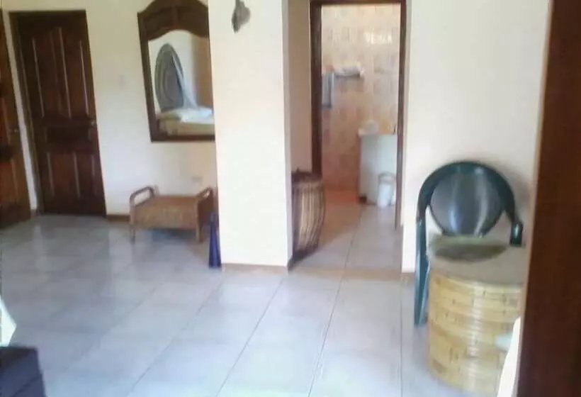 پانسیون Dolphin Bay Yoga Guest House