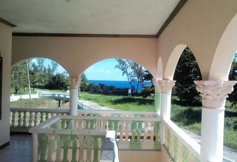 پانسیون Dolphin Bay Yoga Guest House