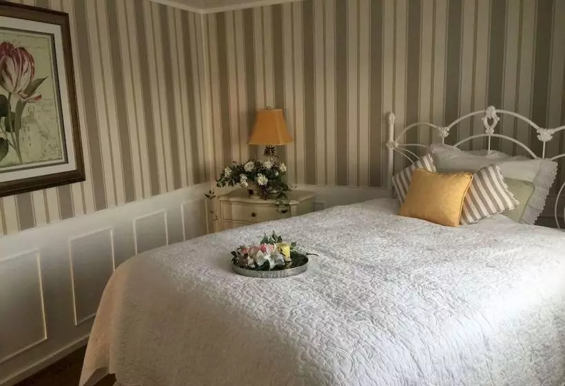 Riverside Cottage Yomitan