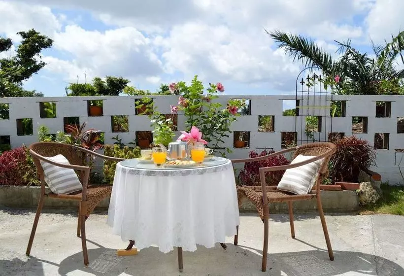 Riverside Cottage Yomitan