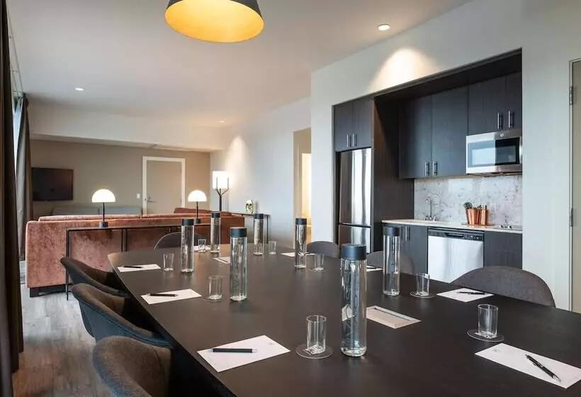 Holman Riverfront Park Hotel Salem, Tapestry By Hilton