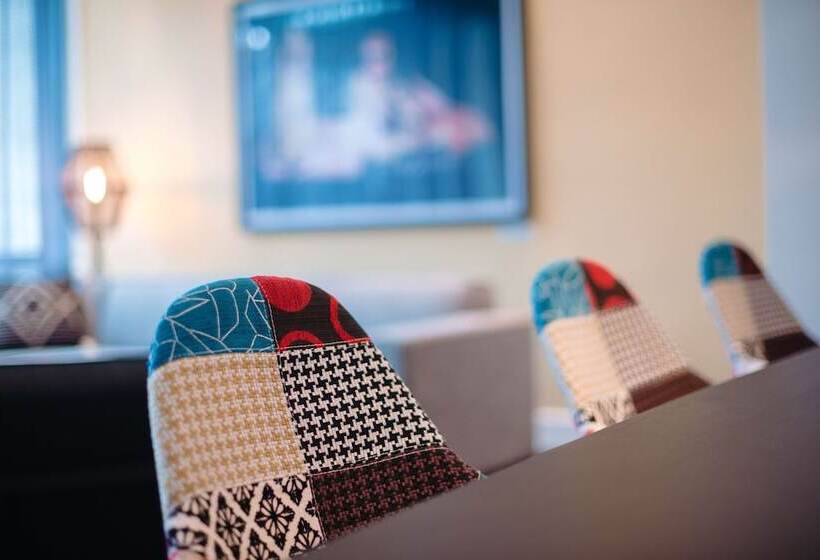 Holman Riverfront Park Hotel Salem, Tapestry By Hilton